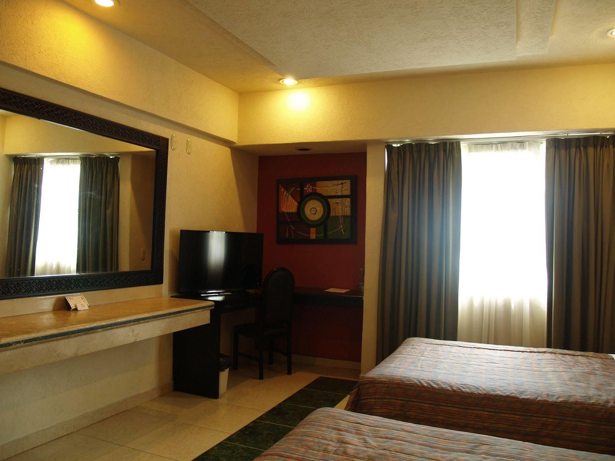 Hotel Real Del Sol - Zona Expo Industrial Guadalajara Ngoại thất bức ảnh